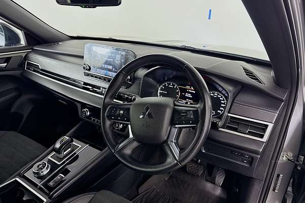 2023 Mitsubishi Outlander LS Black Edition ZM