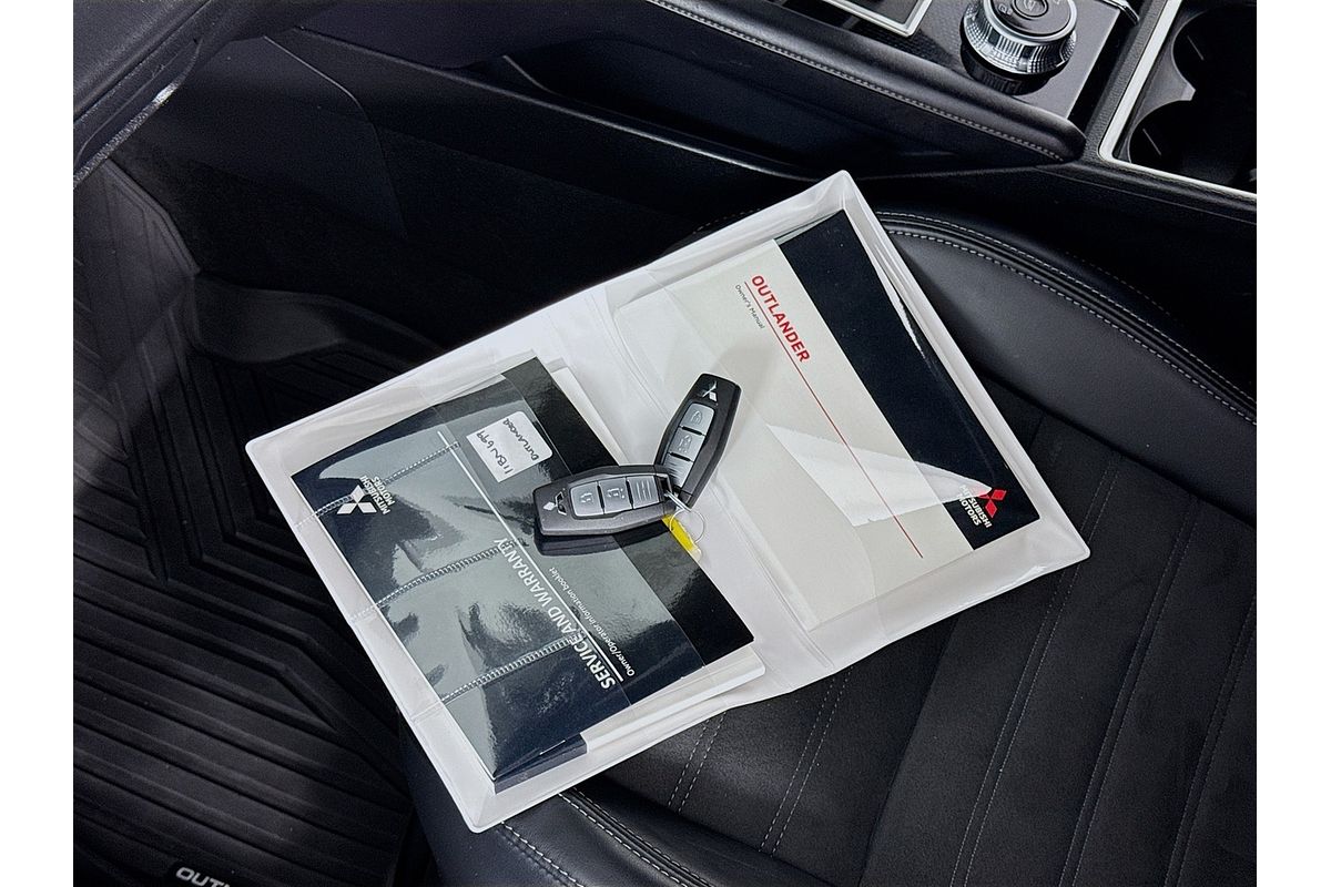 2023 Mitsubishi Outlander LS Black Edition ZM