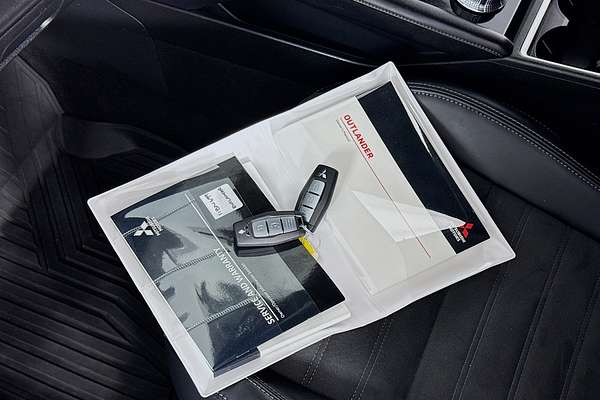 2023 Mitsubishi Outlander LS Black Edition ZM