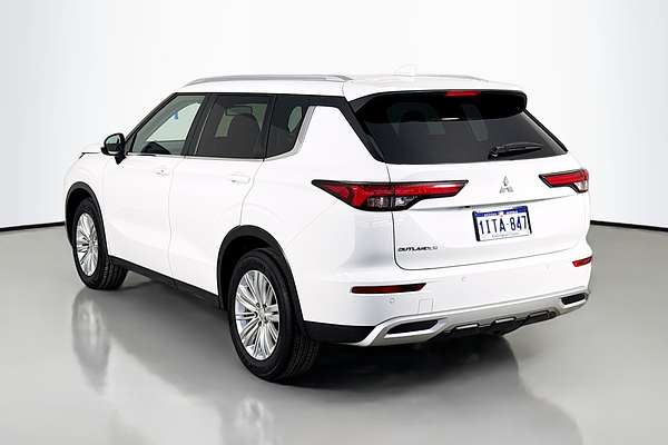 2024 Mitsubishi Outlander LS ZM