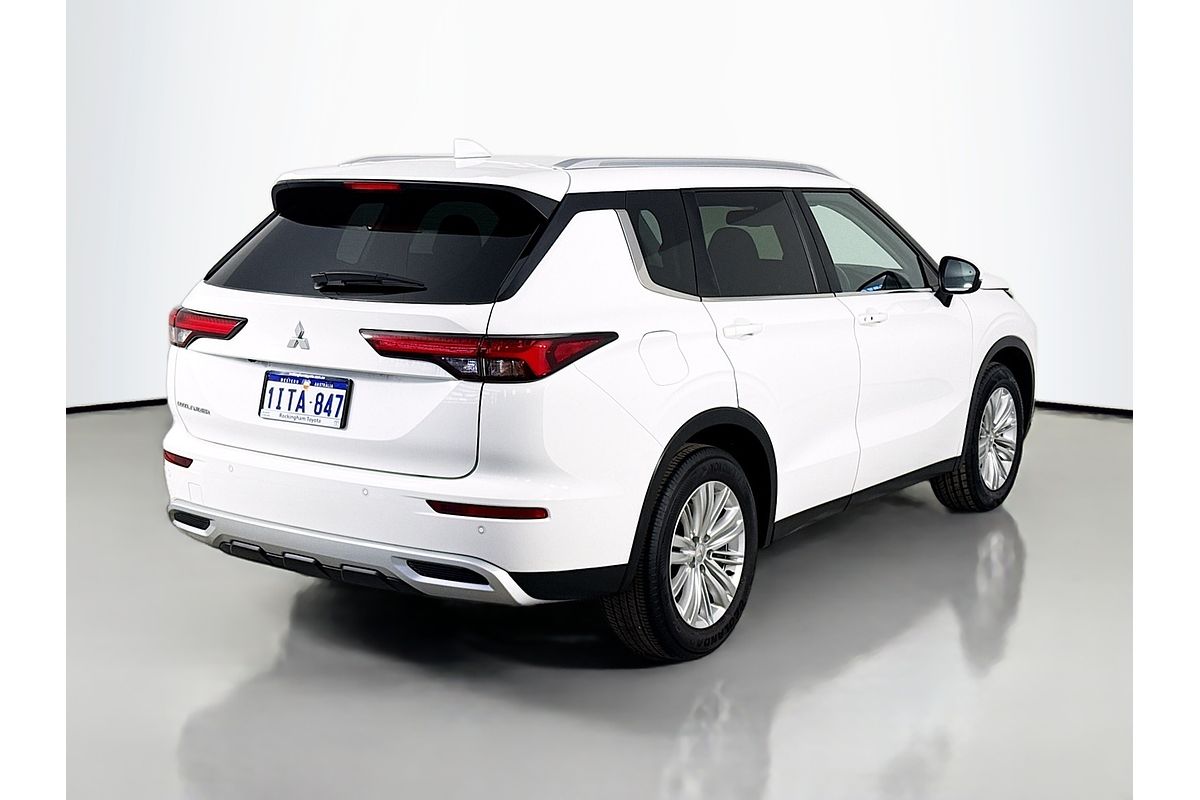 2024 Mitsubishi Outlander LS ZM