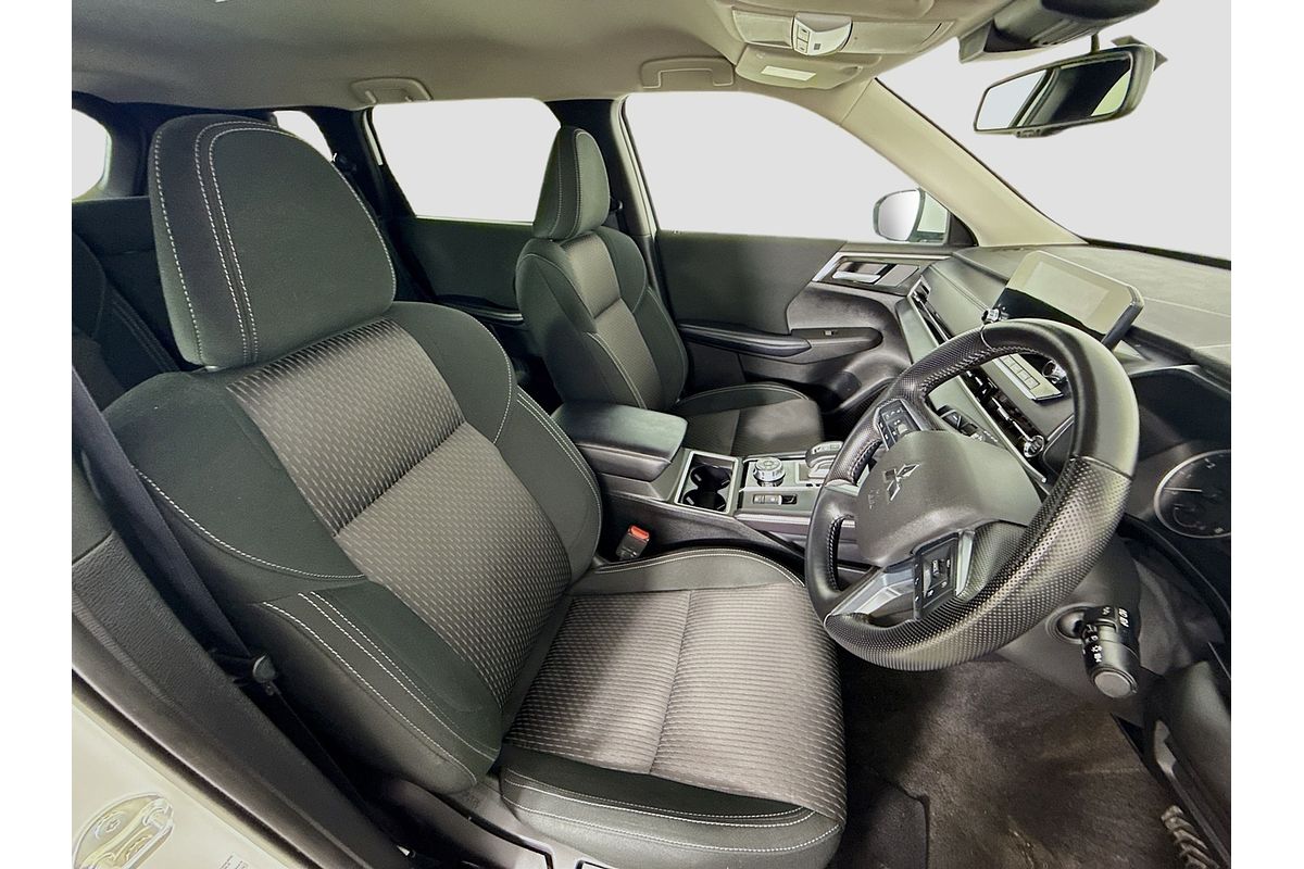 2024 Mitsubishi Outlander LS ZM