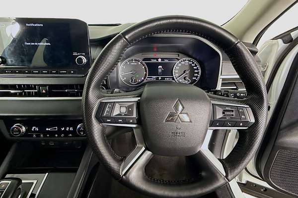 2024 Mitsubishi Outlander LS ZM