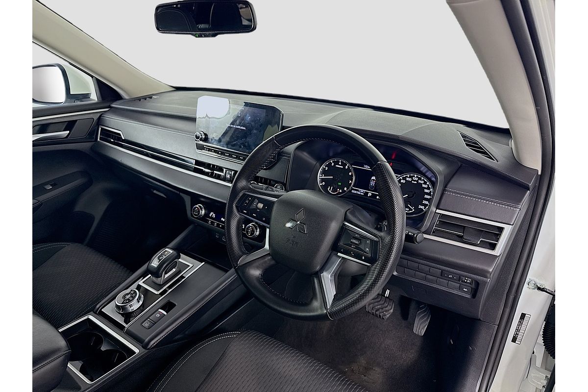 2024 Mitsubishi Outlander LS ZM