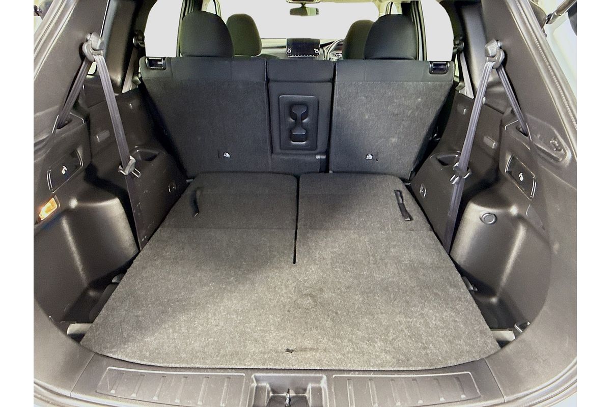 2024 Mitsubishi Outlander LS ZM