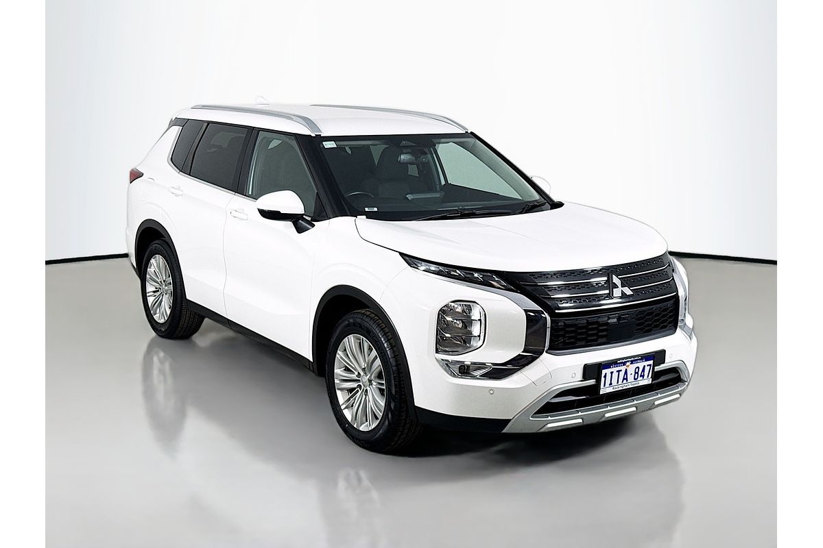 2024 Mitsubishi Outlander LS ZM