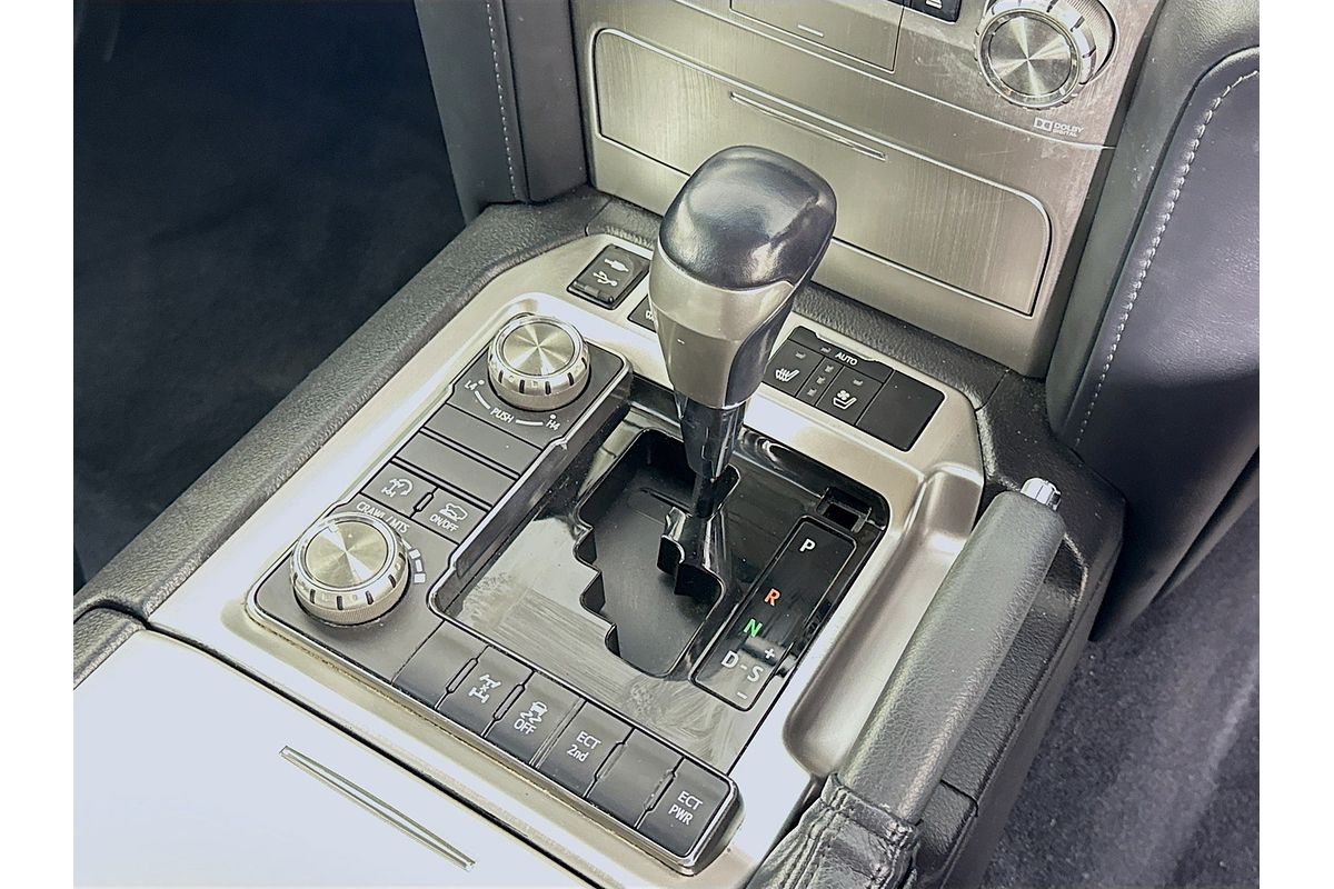 2017 Toyota Landcruiser Sahara VDJ200R