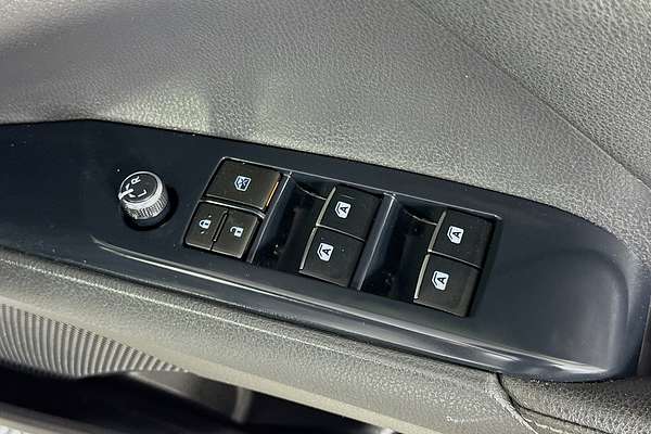 2019 Toyota Camry SX GSV70R