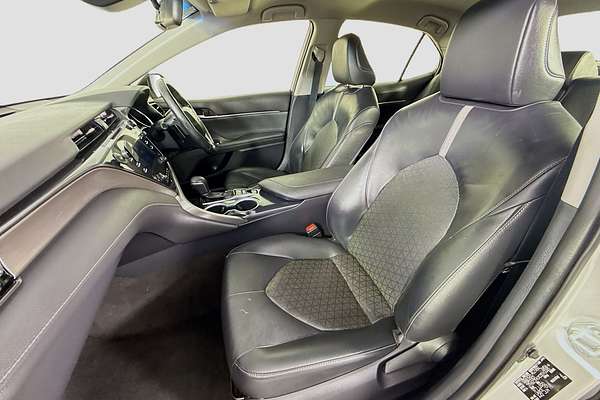 2019 Toyota Camry SX GSV70R