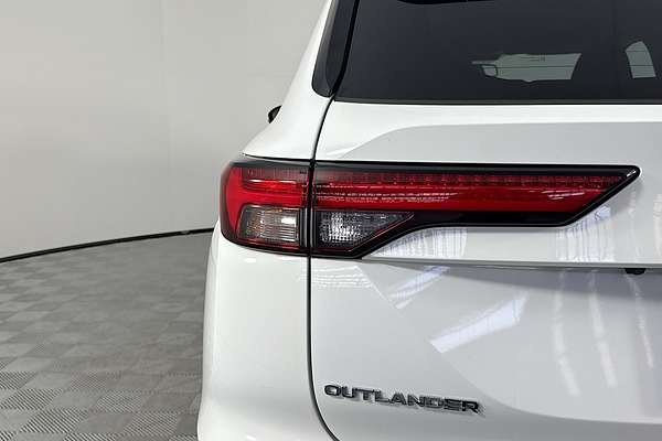 2024 Mitsubishi Outlander LS ZM