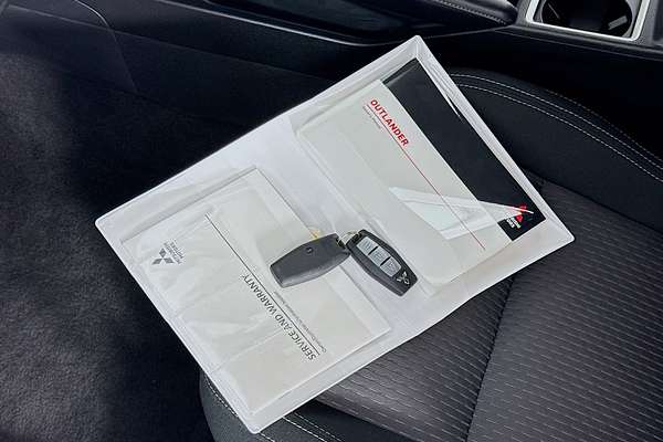 2024 Mitsubishi Outlander LS ZM