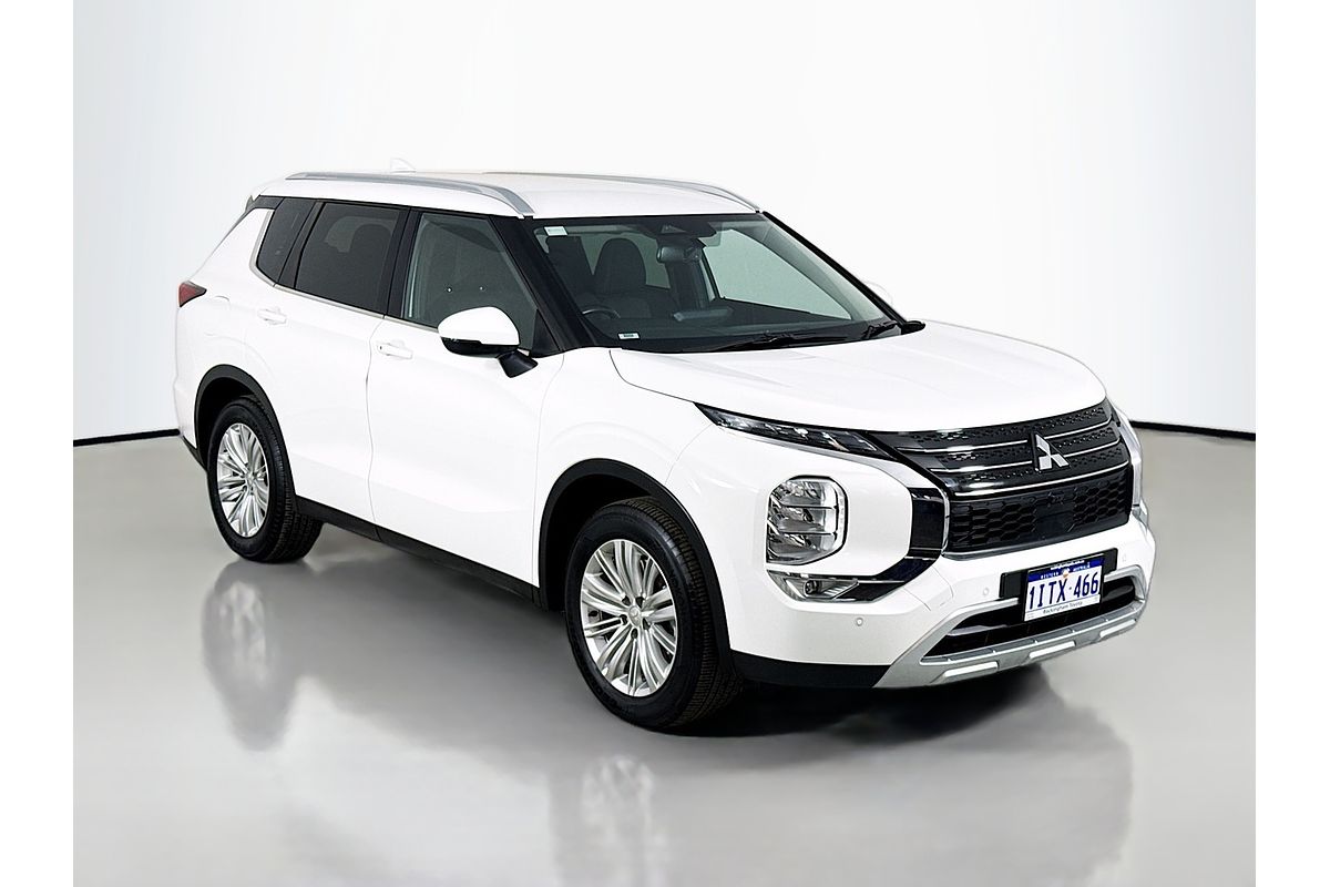 2024 Mitsubishi Outlander LS ZM