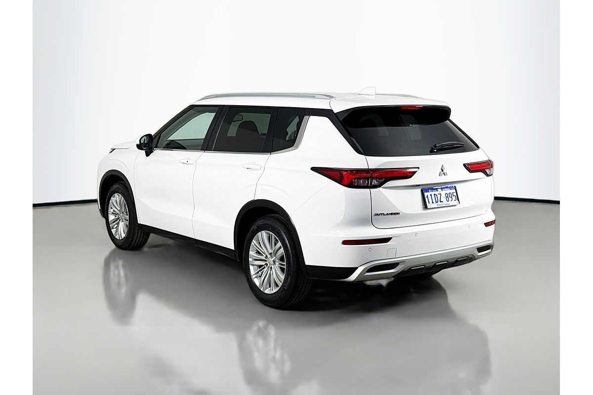 2024 Mitsubishi Outlander LS ZM