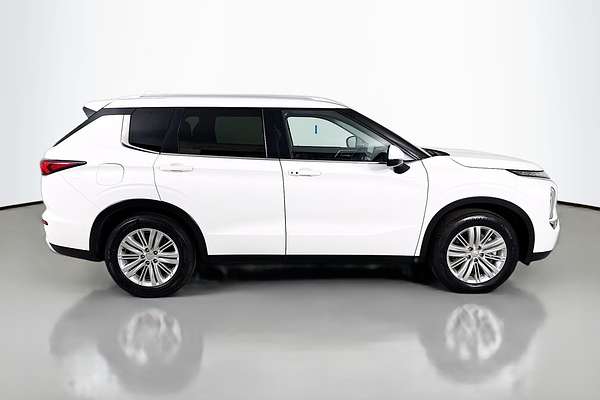 2024 Mitsubishi Outlander LS ZM