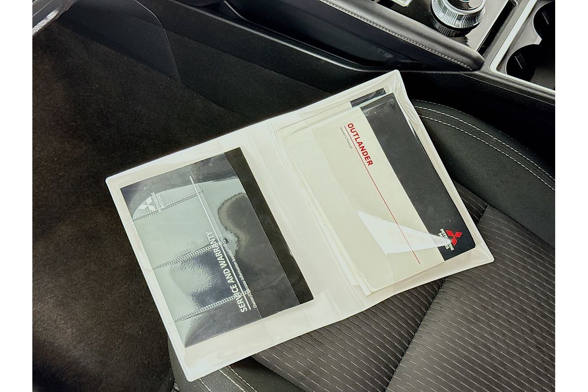 2024 Mitsubishi Outlander LS ZM