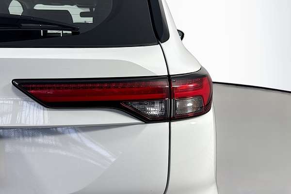 2024 Mitsubishi Outlander ES ZM