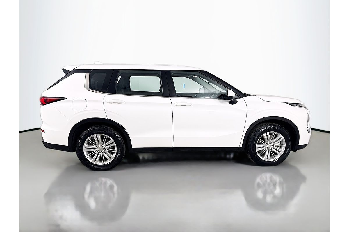 2024 Mitsubishi Outlander ES ZM