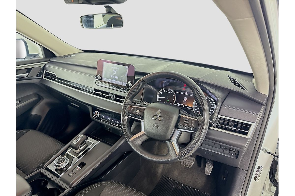 2024 Mitsubishi Outlander ES ZM