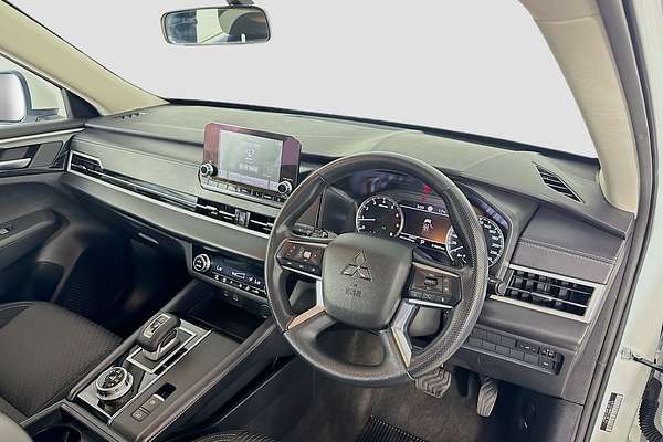 2024 Mitsubishi Outlander ES ZM