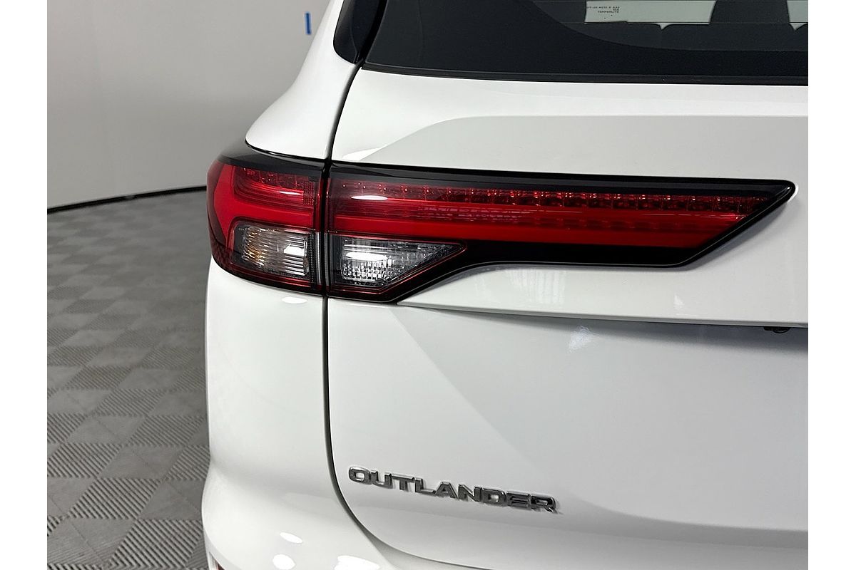 2024 Mitsubishi Outlander ES ZM