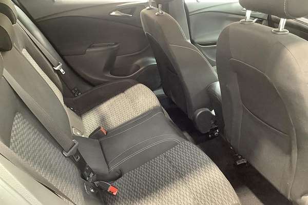 2018 Holden Astra R+ BK