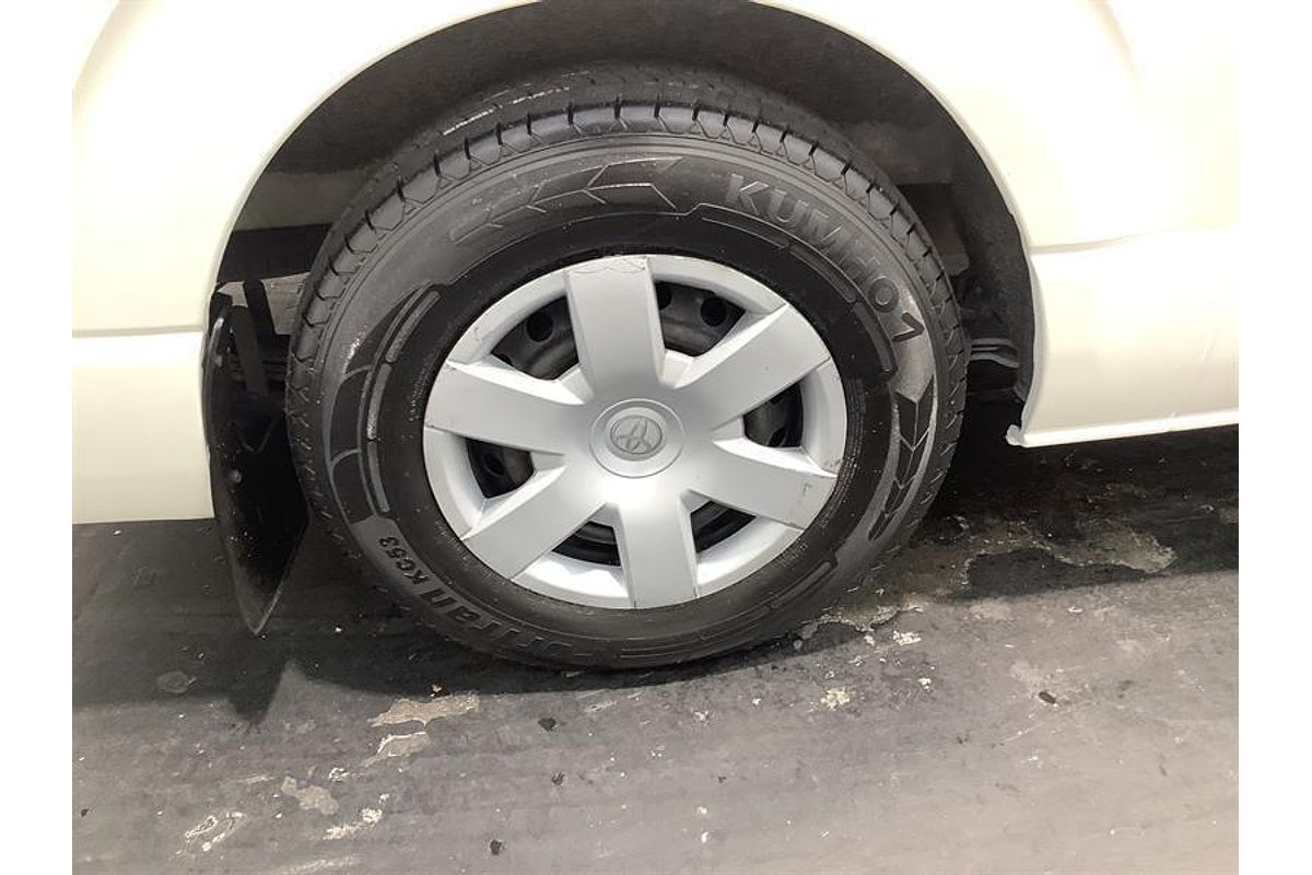 2015 Toyota Hiace Commuter TRH223R ELWB High Roof