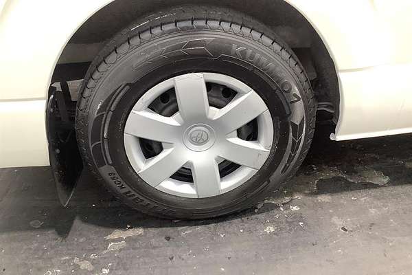 2015 Toyota Hiace Commuter TRH223R ELWB High Roof