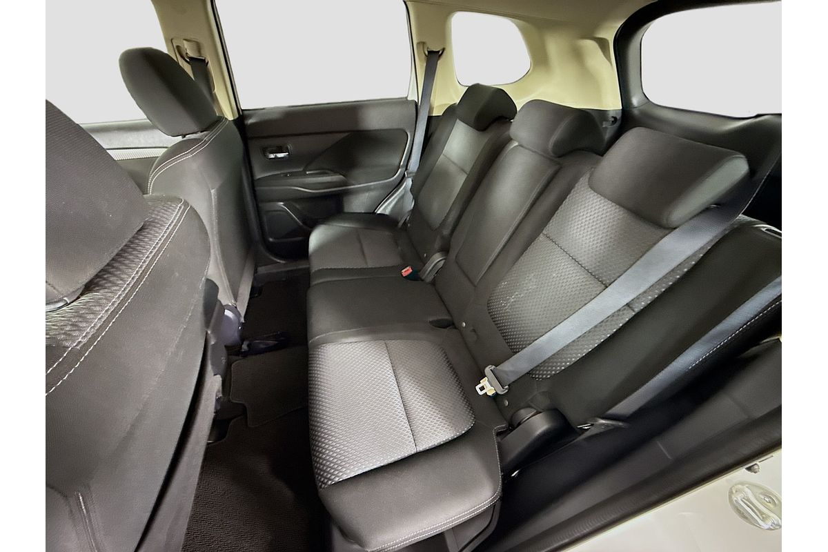 2017 Mitsubishi Outlander LS Safety Pack ZK