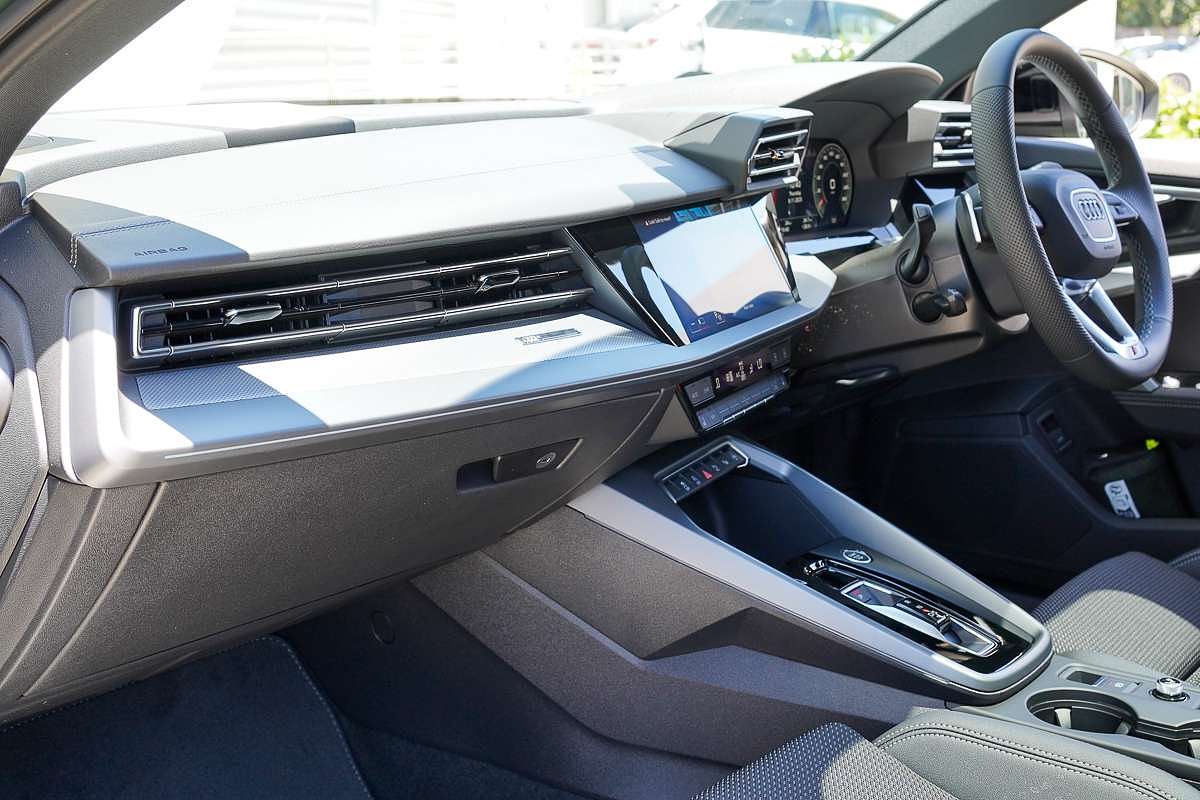 2025 Audi A3 35 TFSI S line GY