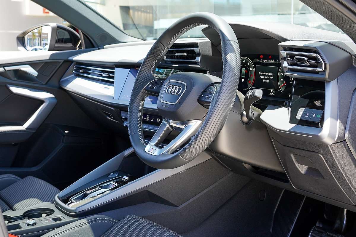 2024 Audi A3 35 TFSI S line GY