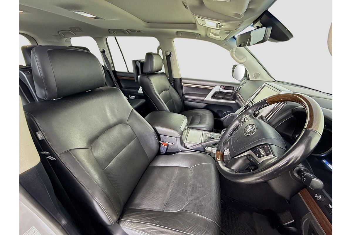 2019 Toyota Landcruiser Sahara VDJ200R