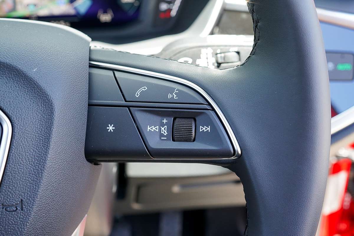 2025 Audi Q3 35 TFSI S line edition F3