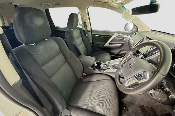 2017 Mitsubishi Pajero Sport GLX QE