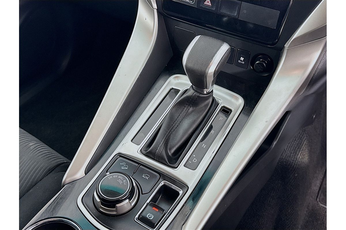 2017 Mitsubishi Pajero Sport GLX QE