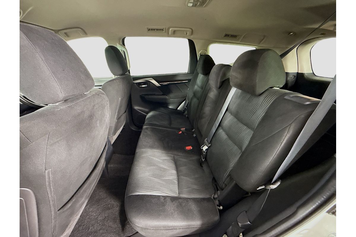 2017 Mitsubishi Pajero Sport GLX QE