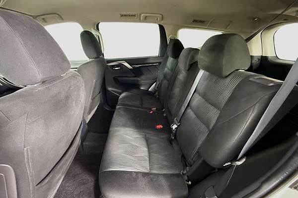 2017 Mitsubishi Pajero Sport GLX QE