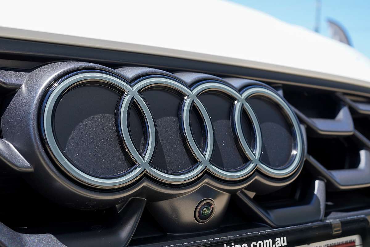 2025 Audi A5 e-hybrid S-Line B10