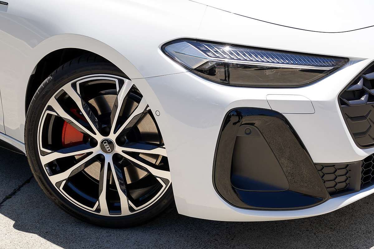 2025 Audi A5 e-hybrid S-Line B10