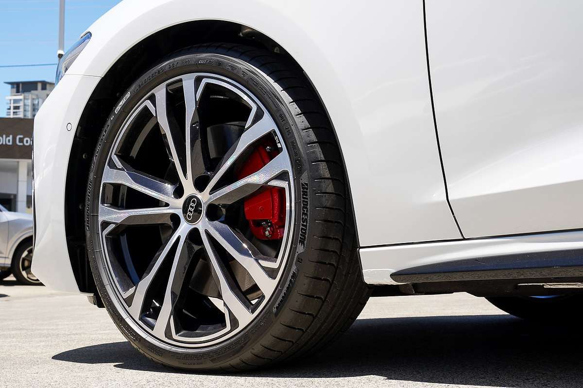 2025 Audi A5 e-hybrid S-Line B10