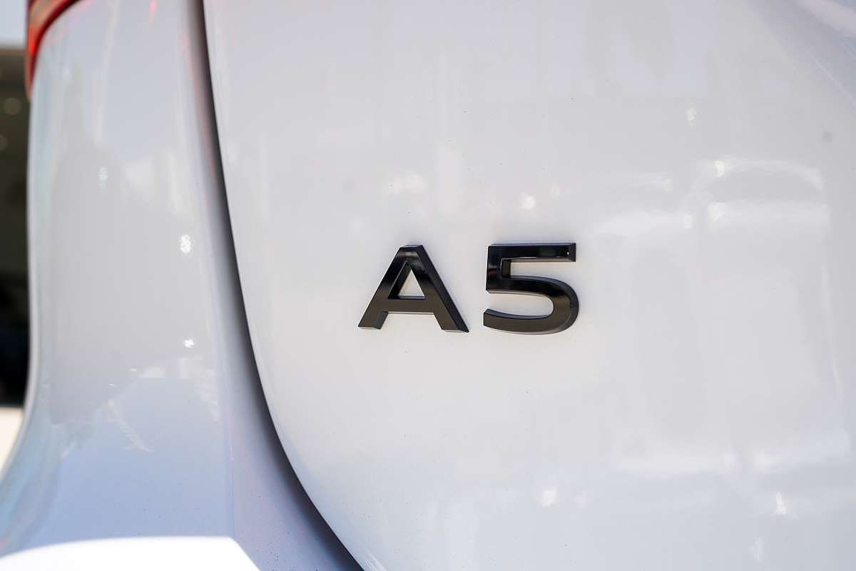 2025 Audi A5 e-hybrid S-Line B10