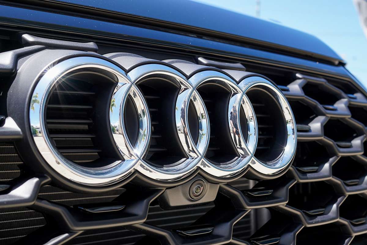 2025 Audi Q3 40 TFSI S line F3