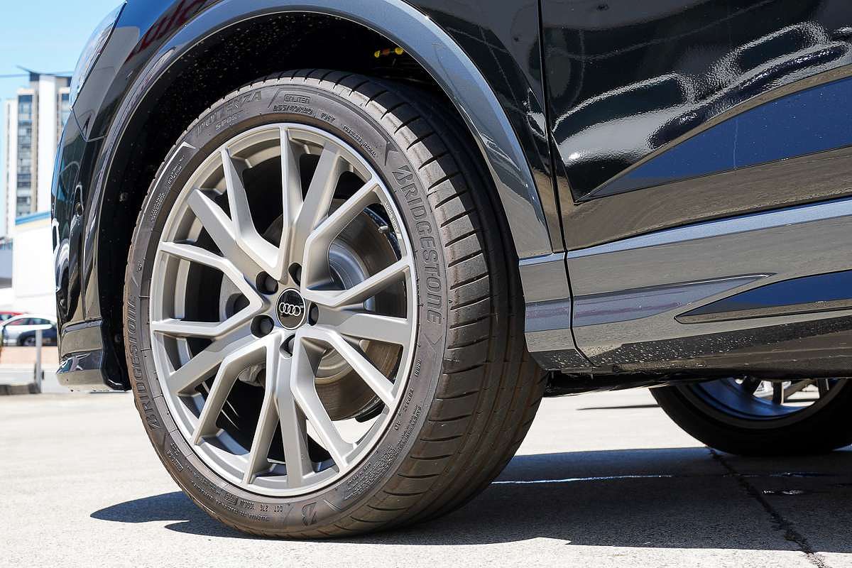 2025 Audi Q3 40 TFSI S line F3