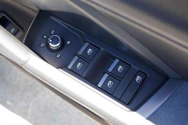 2025 Audi Q3 40 TFSI S line F3