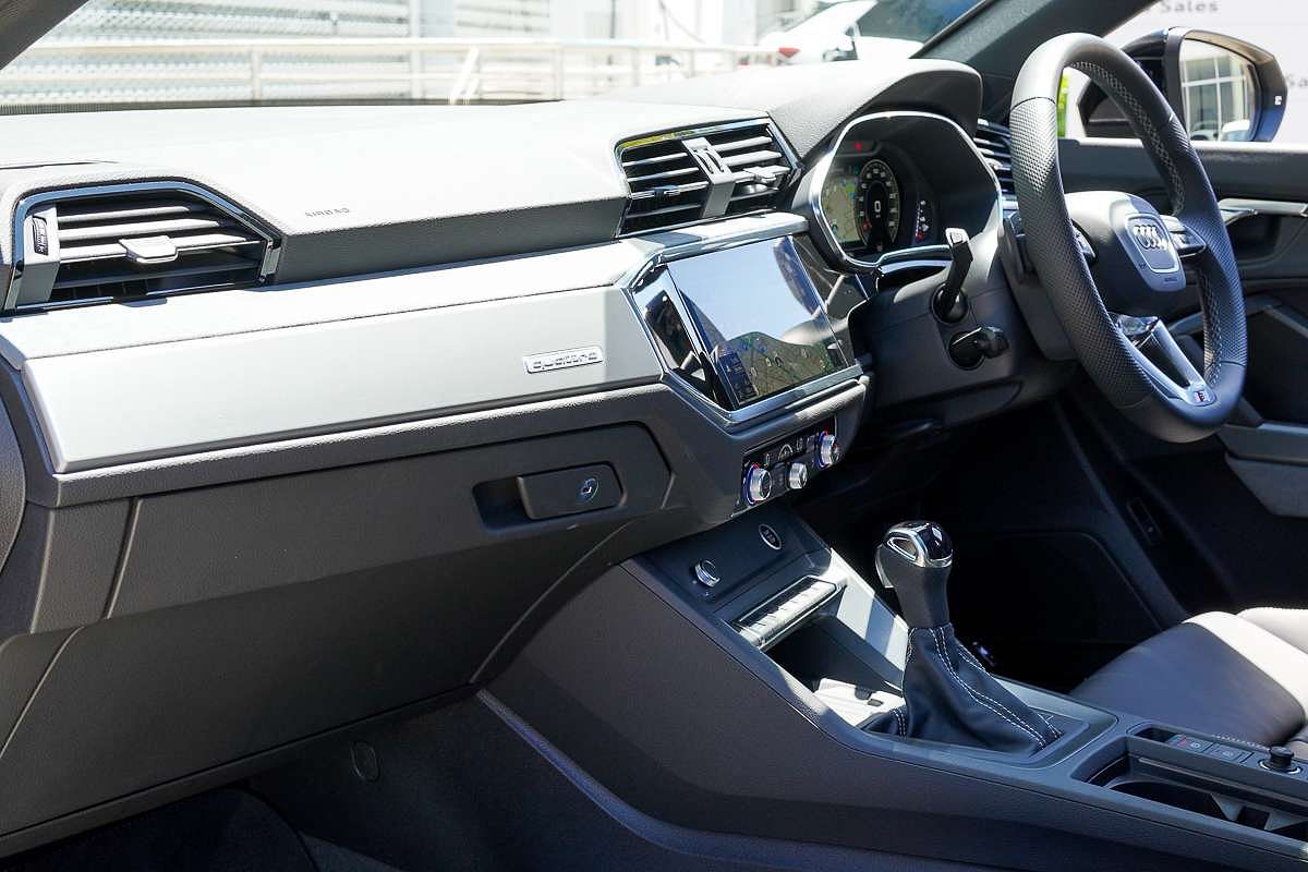 2025 Audi Q3 40 TFSI S line F3