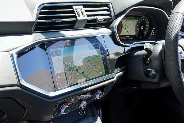 2025 Audi Q3 40 TFSI S line F3