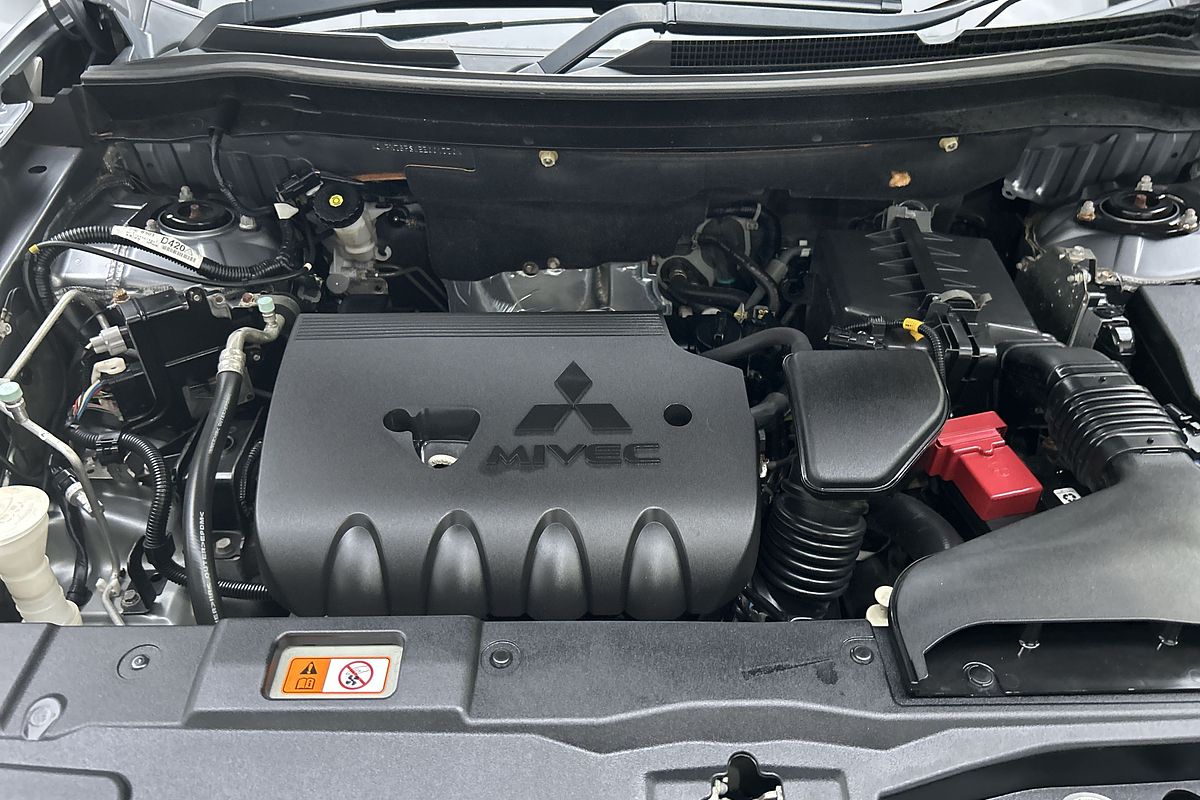 2014 Mitsubishi Outlander ES ZJ