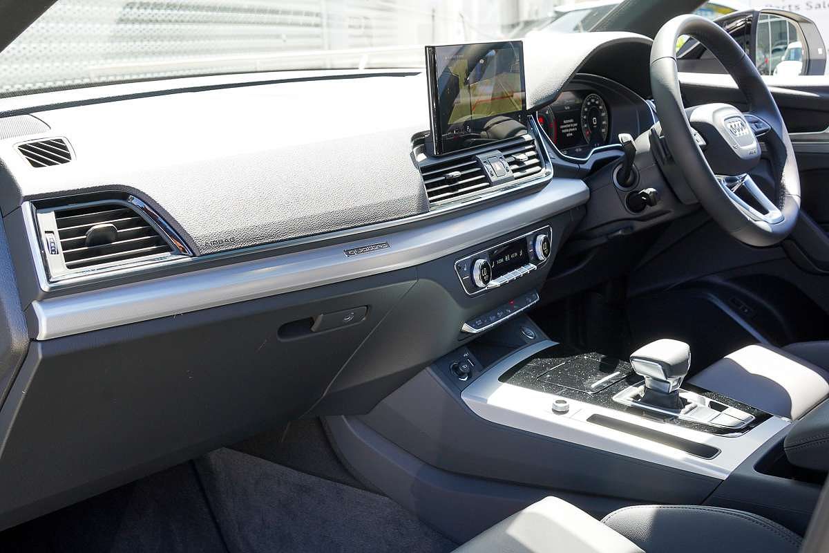 2024 Audi Q5 40 TDI S line FY