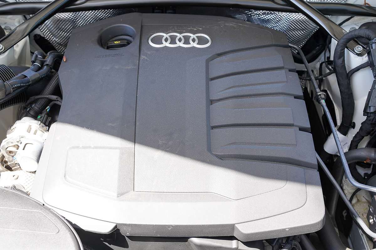 2024 Audi Q5 40 TDI S line FY