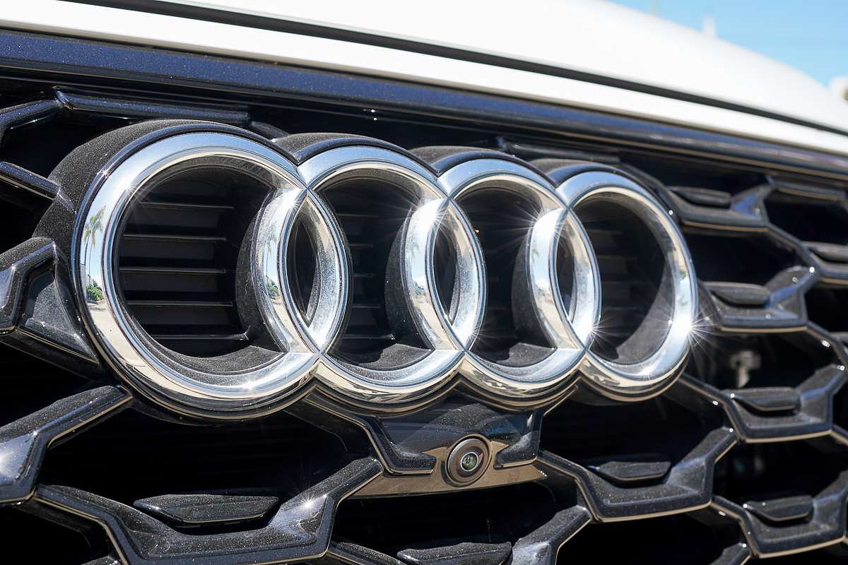 2024 Audi Q5 40 TDI S line FY