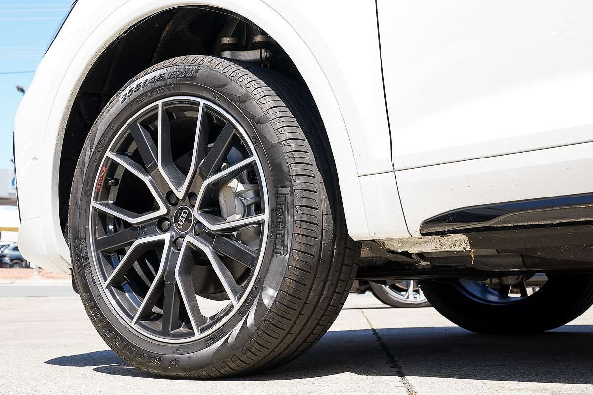 2024 Audi Q5 40 TDI S line FY